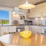 Holiday home Raymond - 175m From The Sea By Interhome