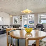 Raymond - 175m From The Sea By Interhome *