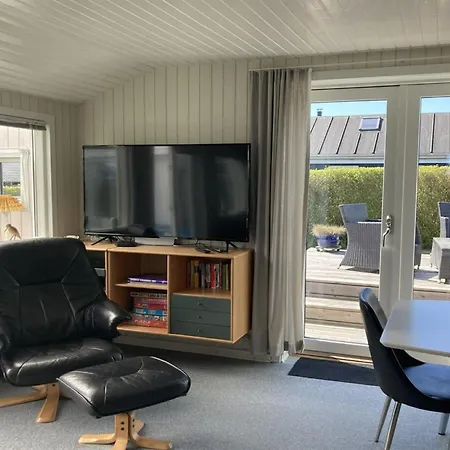 Raymond - 175m From The Sea By Interhome