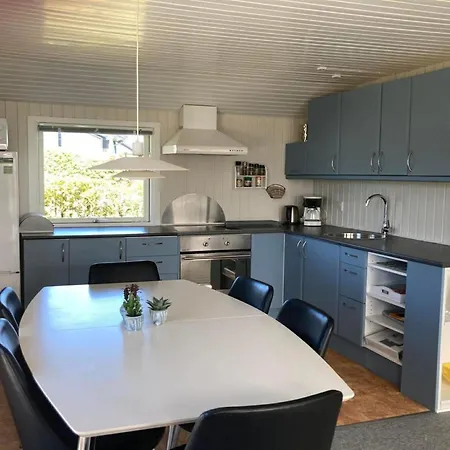 Raymond - 175m From The Sea By Interhome