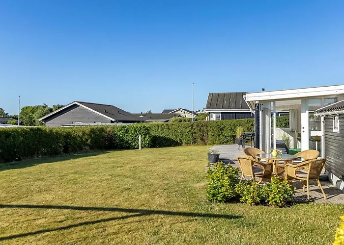 Raymond - 175m From The Sea By Interhome